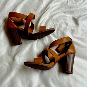 Simply Vera Vera Wang Brown heels